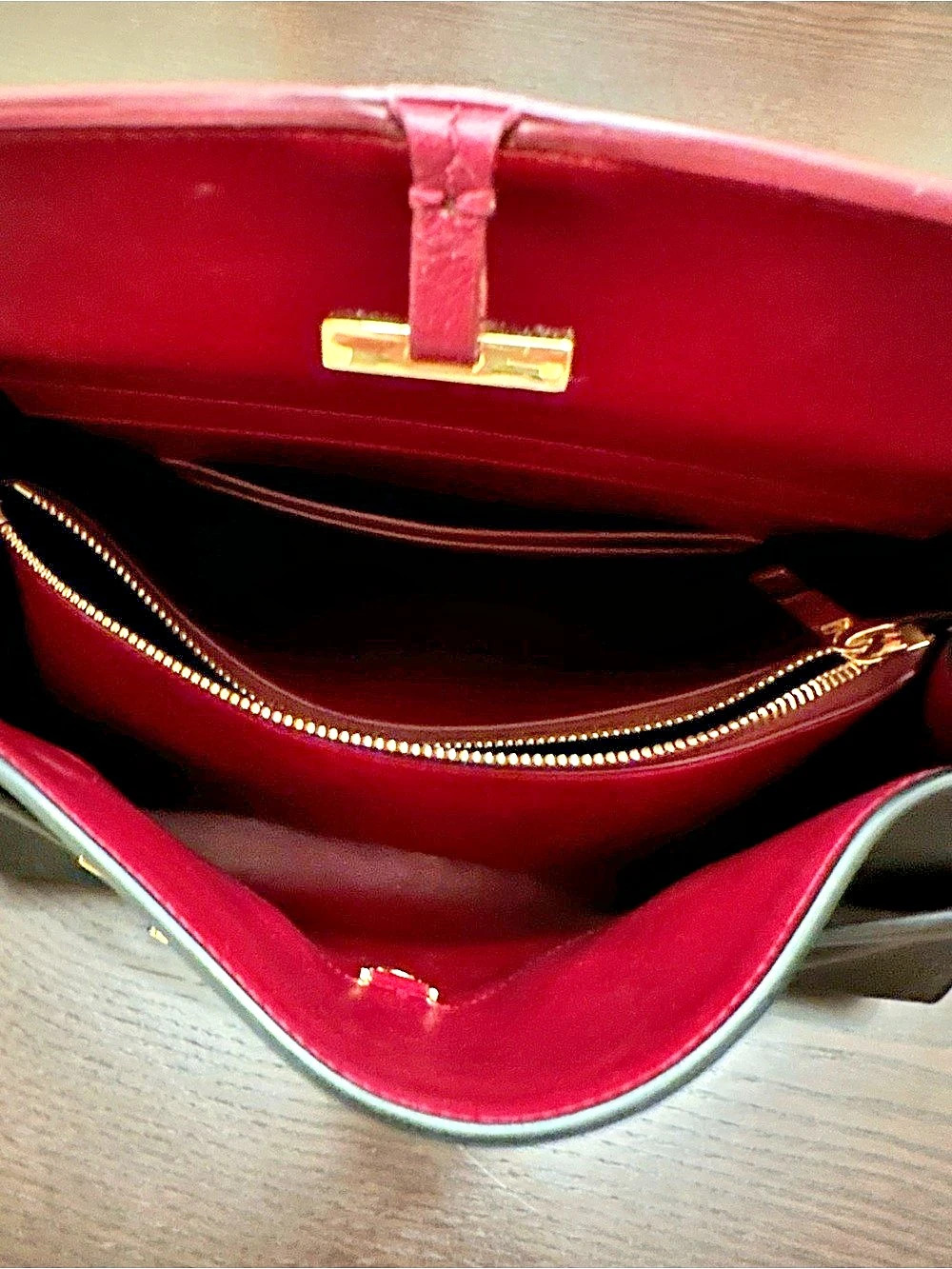 Ferragamo Hug Soft bicolor shoulder bag (Medium) - Pristine condition - Picture 11 of 15
